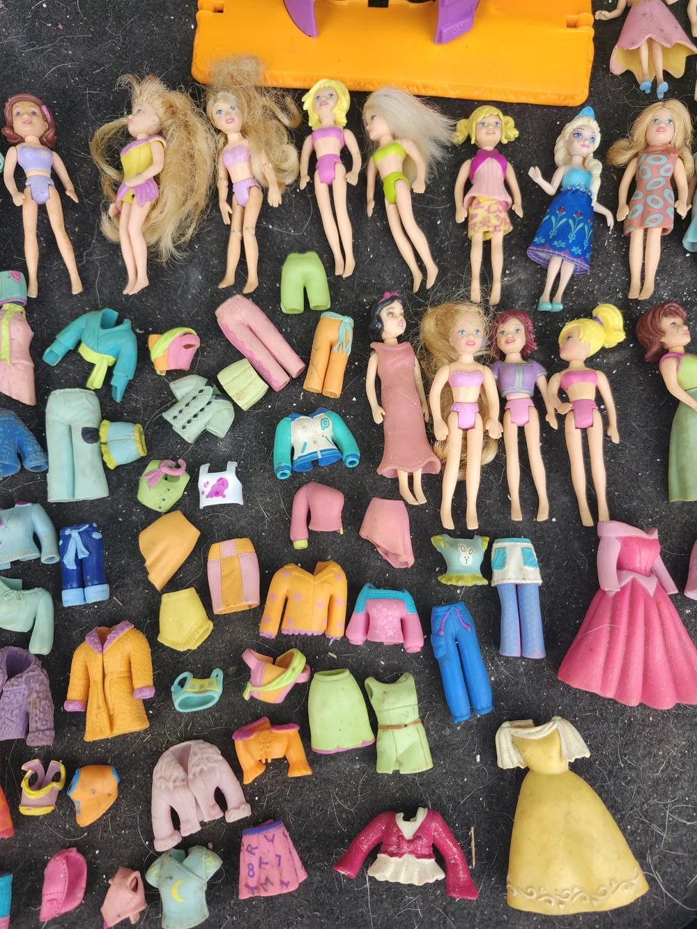 Lot Of 19 Vintage Polly Pocket Dolls & Over 75 Accessories